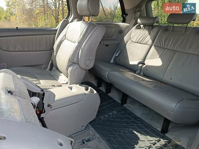 Серый Тойота Сиенна, объемом двигателя 3.5 л и пробегом 170 тыс. км за 15000 $, фото 13 на Automoto.ua