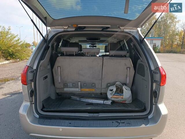 Серый Тойота Сиенна, объемом двигателя 3.5 л и пробегом 170 тыс. км за 15000 $, фото 16 на Automoto.ua