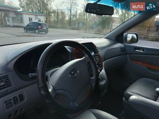 Серый Тойота Сиенна, объемом двигателя 3.5 л и пробегом 170 тыс. км за 15000 $, фото 4 на Automoto.ua