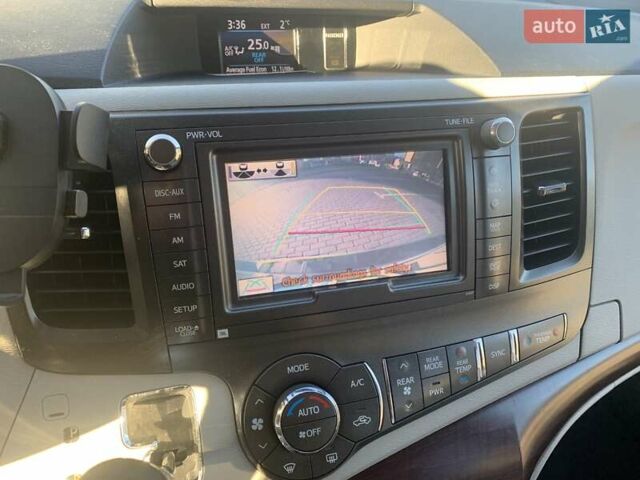 Серый Тойота Сиенна, объемом двигателя 3.5 л и пробегом 227 тыс. км за 13500 $, фото 14 на Automoto.ua