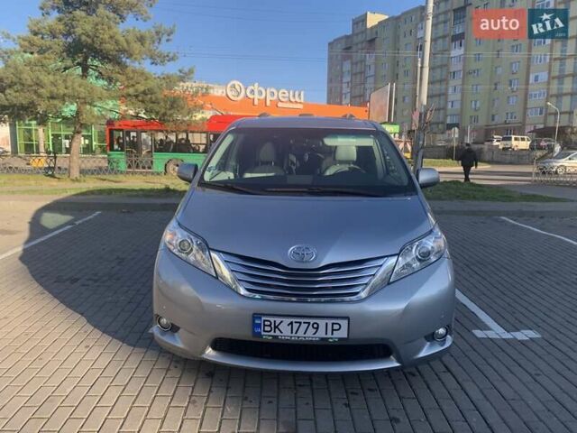 Серый Тойота Сиенна, объемом двигателя 3.5 л и пробегом 227 тыс. км за 13500 $, фото 7 на Automoto.ua