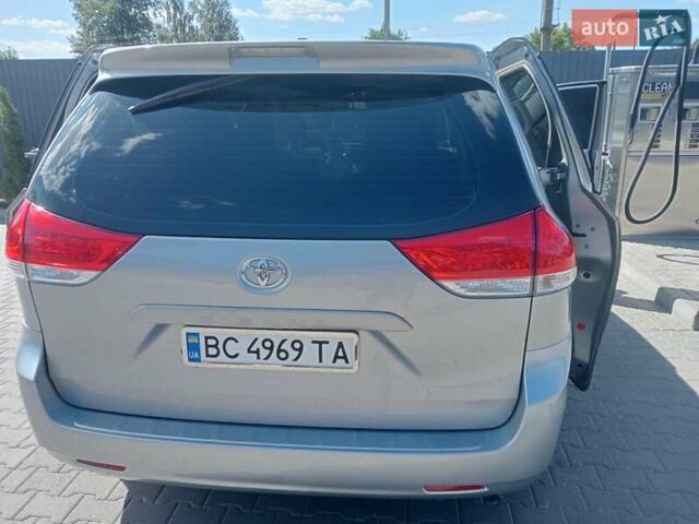 Сірий Тойота Сієнна, об'ємом двигуна 2.7 л та пробігом 392 тис. км за 12200 $, фото 16 на Automoto.ua