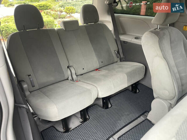 Серый Тойота Сиенна, объемом двигателя 2.67 л и пробегом 275 тыс. км за 13000 $, фото 10 на Automoto.ua
