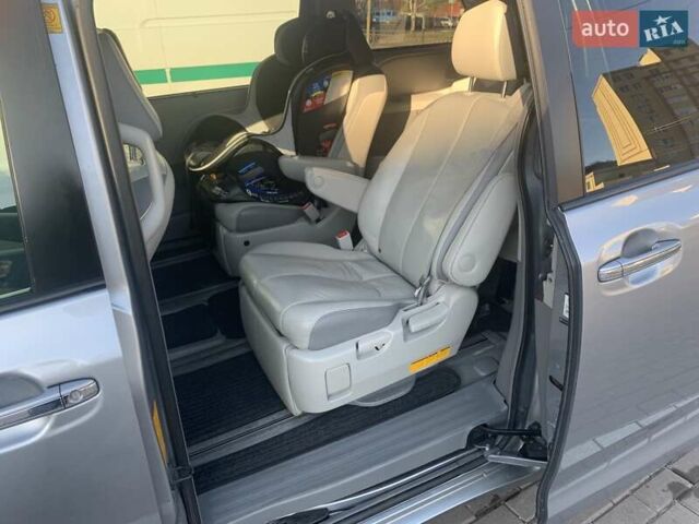 Серый Тойота Сиенна, объемом двигателя 3.5 л и пробегом 227 тыс. км за 13500 $, фото 9 на Automoto.ua