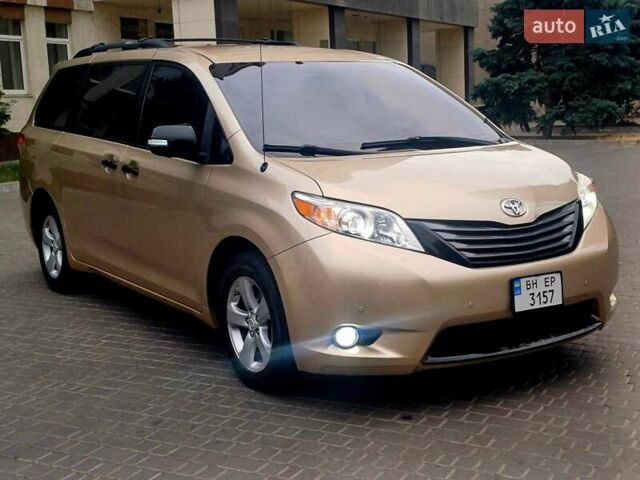 Серый Тойота Сиенна, объемом двигателя 2.7 л и пробегом 186 тыс. км за 12500 $, фото 4 на Automoto.ua