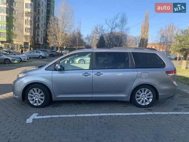 Серый Тойота Сиенна, объемом двигателя 3.5 л и пробегом 227 тыс. км за 13500 $, фото 1 на Automoto.ua