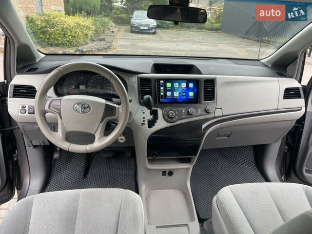 Серый Тойота Сиенна, объемом двигателя 2.67 л и пробегом 275 тыс. км за 13000 $, фото 6 на Automoto.ua