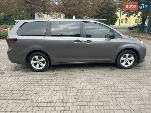 Серый Тойота Сиенна, объемом двигателя 2.67 л и пробегом 275 тыс. км за 13000 $, фото 3 на Automoto.ua