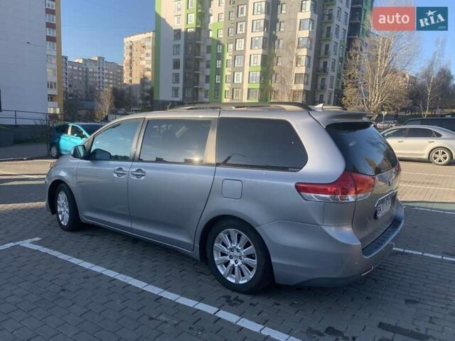 Серый Тойота Сиенна, объемом двигателя 3.5 л и пробегом 227 тыс. км за 13500 $, фото 2 на Automoto.ua