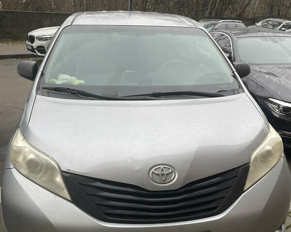 Сірий Тойота Сієнна, об'ємом двигуна 3.46 л та пробігом 290 тис. км за 10800 $, фото 2 на Automoto.ua