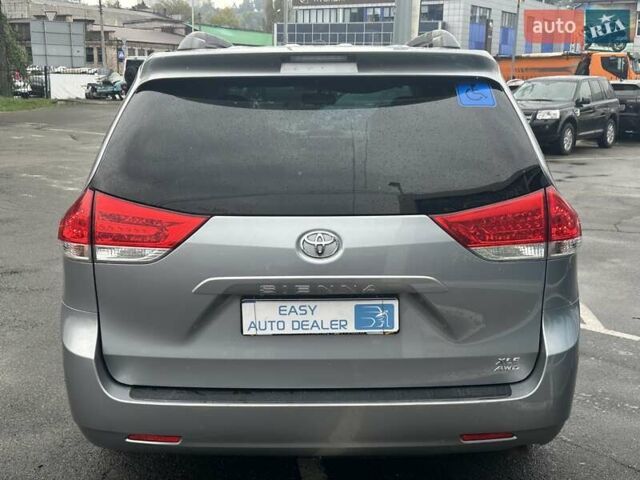 Серый Тойота Сиенна, объемом двигателя 3.5 л и пробегом 280 тыс. км за 15990 $, фото 6 на Automoto.ua
