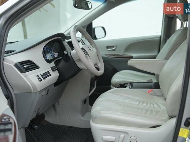 Серый Тойота Сиенна, объемом двигателя 3.46 л и пробегом 203 тыс. км за 17999 $, фото 48 на Automoto.ua