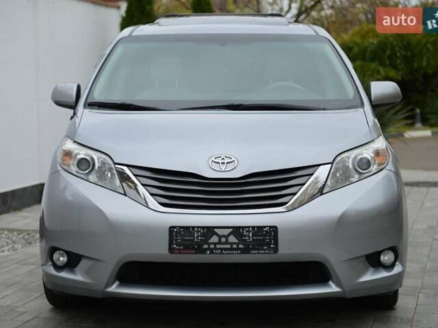 Серый Тойота Сиенна, объемом двигателя 3.46 л и пробегом 203 тыс. км за 17999 $, фото 4 на Automoto.ua