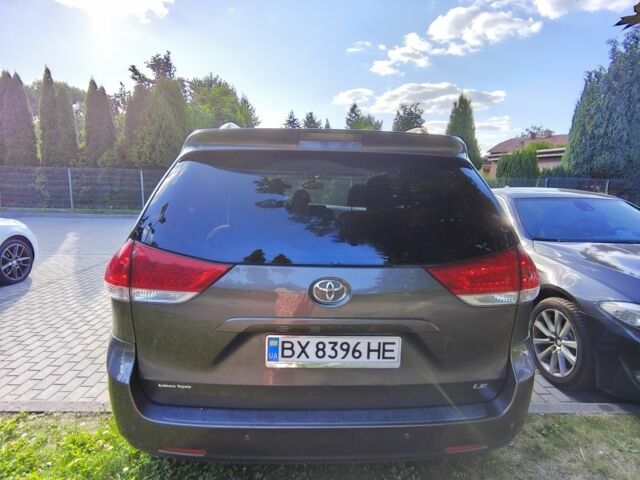 Сірий Тойота Сієнна, об'ємом двигуна 3.5 л та пробігом 253 тис. км за 12500 $, фото 12 на Automoto.ua