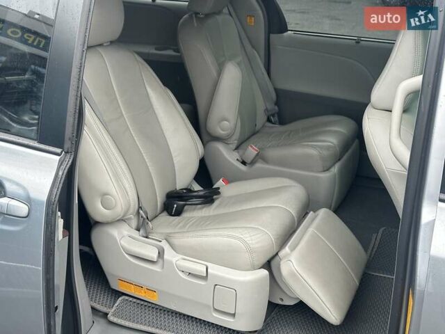 Серый Тойота Сиенна, объемом двигателя 3.5 л и пробегом 280 тыс. км за 15990 $, фото 37 на Automoto.ua