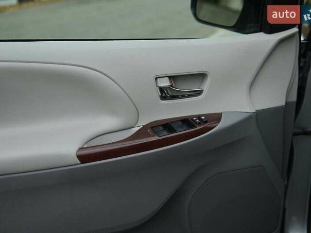 Серый Тойота Сиенна, объемом двигателя 3.46 л и пробегом 203 тыс. км за 17999 $, фото 35 на Automoto.ua