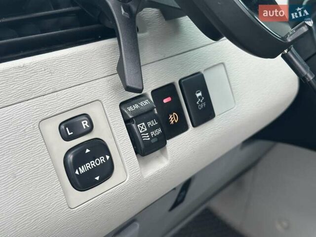 Серый Тойота Сиенна, объемом двигателя 3.5 л и пробегом 280 тыс. км за 15990 $, фото 19 на Automoto.ua