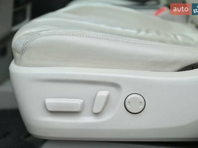 Серый Тойота Сиенна, объемом двигателя 3.46 л и пробегом 203 тыс. км за 17999 $, фото 47 на Automoto.ua