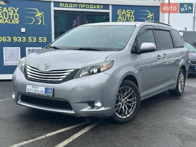 Серый Тойота Сиенна, объемом двигателя 3.5 л и пробегом 280 тыс. км за 15990 $, фото 1 на Automoto.ua