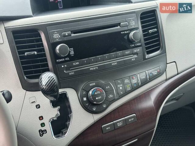 Серый Тойота Сиенна, объемом двигателя 3.5 л и пробегом 280 тыс. км за 15990 $, фото 27 на Automoto.ua