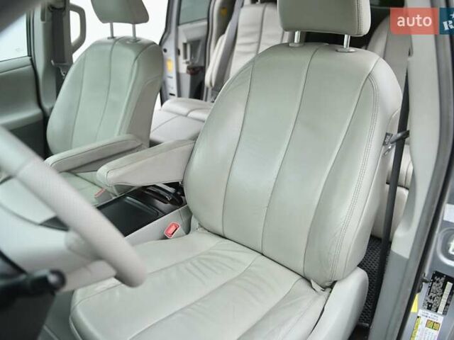 Серый Тойота Сиенна, объемом двигателя 3.46 л и пробегом 203 тыс. км за 17999 $, фото 49 на Automoto.ua