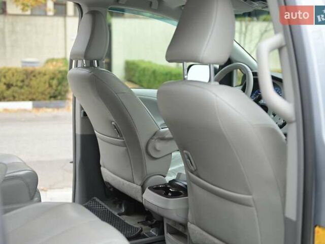 Серый Тойота Сиенна, объемом двигателя 3.46 л и пробегом 203 тыс. км за 17999 $, фото 63 на Automoto.ua