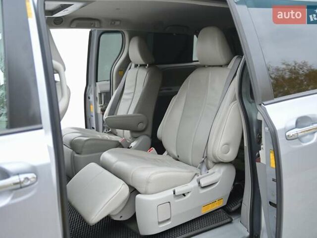 Серый Тойота Сиенна, объемом двигателя 3.46 л и пробегом 203 тыс. км за 17999 $, фото 64 на Automoto.ua