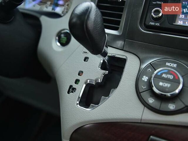 Серый Тойота Сиенна, объемом двигателя 3.46 л и пробегом 203 тыс. км за 17999 $, фото 51 на Automoto.ua