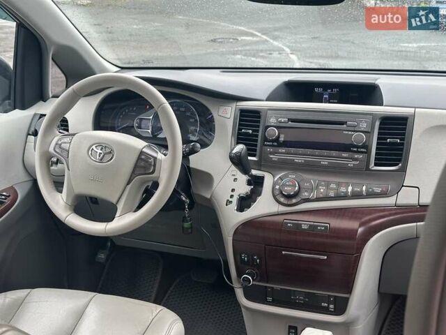 Серый Тойота Сиенна, объемом двигателя 3.5 л и пробегом 280 тыс. км за 15990 $, фото 42 на Automoto.ua