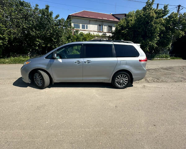 Сірий Тойота Сієнна, об'ємом двигуна 3.46 л та пробігом 198 тис. км за 18500 $, фото 1 на Automoto.ua