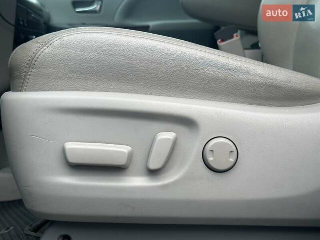 Серый Тойота Сиенна, объемом двигателя 3.5 л и пробегом 280 тыс. км за 15990 $, фото 20 на Automoto.ua