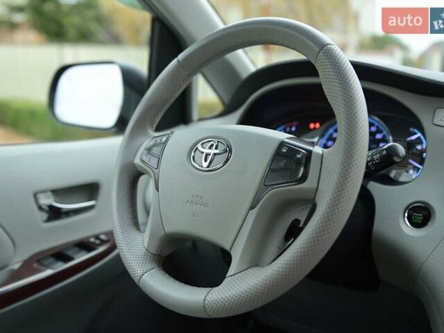 Серый Тойота Сиенна, объемом двигателя 3.46 л и пробегом 203 тыс. км за 17999 $, фото 56 на Automoto.ua