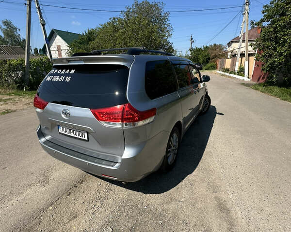 Сірий Тойота Сієнна, об'ємом двигуна 3.46 л та пробігом 198 тис. км за 18500 $, фото 4 на Automoto.ua