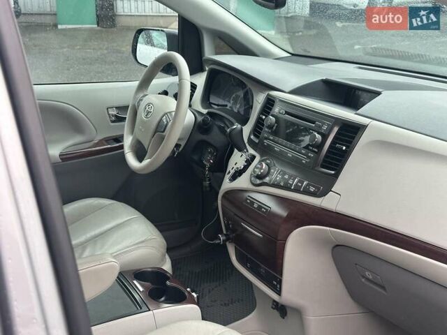 Серый Тойота Сиенна, объемом двигателя 3.5 л и пробегом 280 тыс. км за 15990 $, фото 32 на Automoto.ua