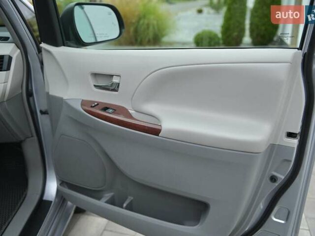 Серый Тойота Сиенна, объемом двигателя 3.46 л и пробегом 203 тыс. км за 17999 $, фото 57 на Automoto.ua