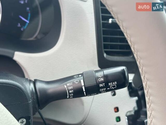 Серый Тойота Сиенна, объемом двигателя 3.5 л и пробегом 280 тыс. км за 15990 $, фото 24 на Automoto.ua