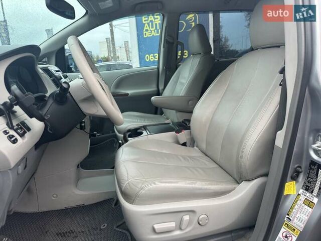 Серый Тойота Сиенна, объемом двигателя 3.5 л и пробегом 280 тыс. км за 15990 $, фото 17 на Automoto.ua