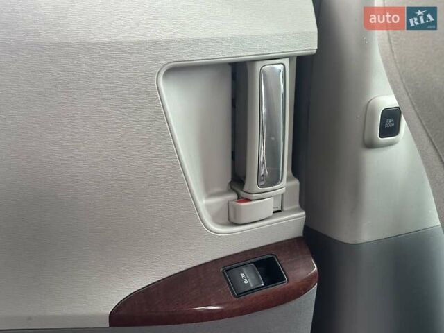 Серый Тойота Сиенна, объемом двигателя 3.5 л и пробегом 280 тыс. км за 15990 $, фото 41 на Automoto.ua