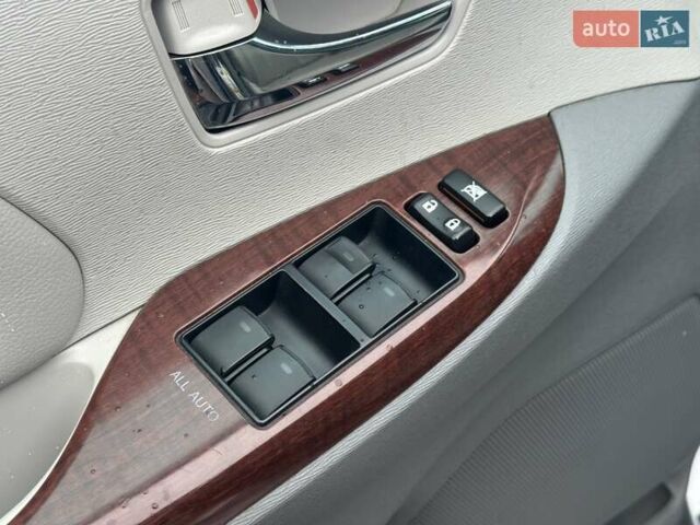 Серый Тойота Сиенна, объемом двигателя 3.5 л и пробегом 280 тыс. км за 15990 $, фото 18 на Automoto.ua