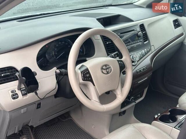 Серый Тойота Сиенна, объемом двигателя 3.5 л и пробегом 280 тыс. км за 15990 $, фото 16 на Automoto.ua