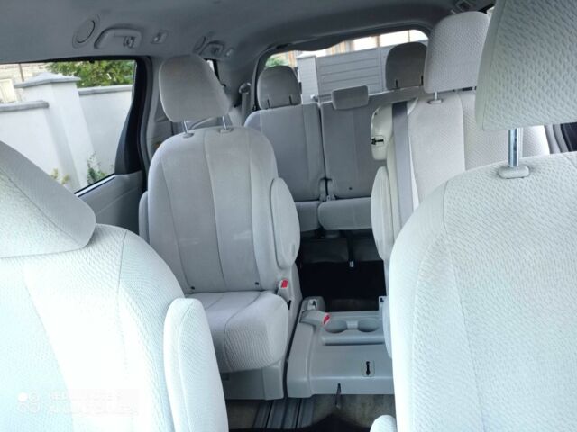 Серый Тойота Сиенна, объемом двигателя 3.5 л и пробегом 180 тыс. км за 17229 $, фото 6 на Automoto.ua