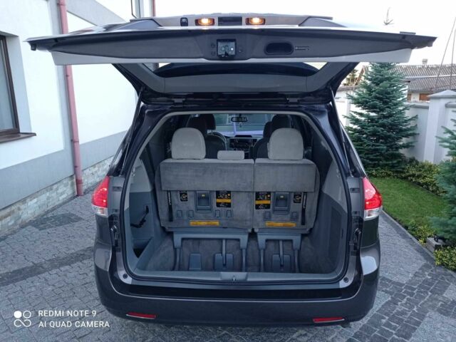 Серый Тойота Сиенна, объемом двигателя 3.5 л и пробегом 180 тыс. км за 17229 $, фото 16 на Automoto.ua