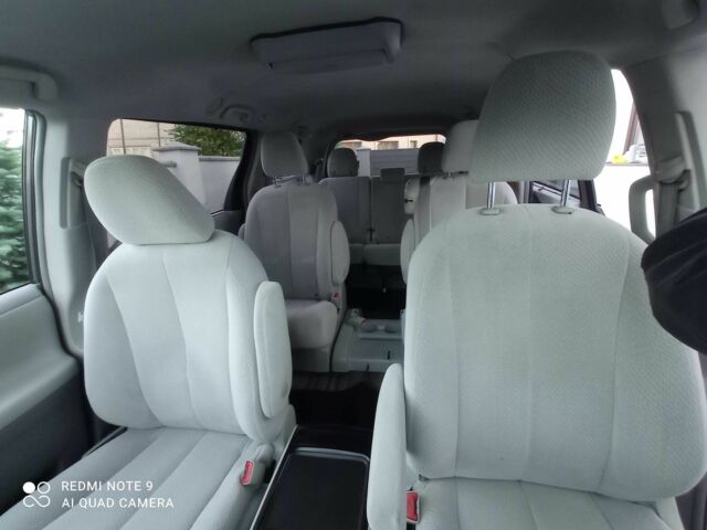 Серый Тойота Сиенна, объемом двигателя 3.5 л и пробегом 180 тыс. км за 17229 $, фото 5 на Automoto.ua