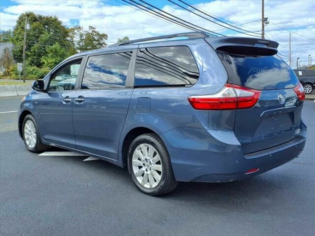 Серый Тойота Сиенна, объемом двигателя 2.7 л и пробегом 70 тыс. км за 4200 $, фото 5 на Automoto.ua