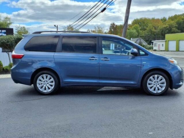 Серый Тойота Сиенна, объемом двигателя 2.7 л и пробегом 70 тыс. км за 4200 $, фото 2 на Automoto.ua