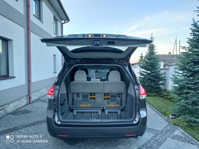 Серый Тойота Сиенна, объемом двигателя 3.5 л и пробегом 180 тыс. км за 17229 $, фото 17 на Automoto.ua