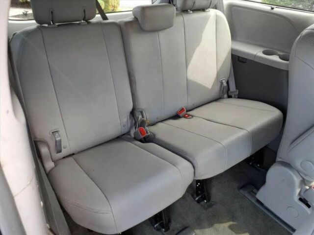 Серый Тойота Сиенна, объемом двигателя 2.7 л и пробегом 70 тыс. км за 4200 $, фото 13 на Automoto.ua