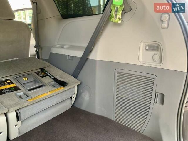 Сірий Тойота Сієнна, об'ємом двигуна 3.5 л та пробігом 182 тис. км за 17800 $, фото 62 на Automoto.ua