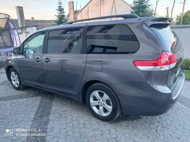 Серый Тойота Сиенна, объемом двигателя 3.5 л и пробегом 180 тыс. км за 17229 $, фото 12 на Automoto.ua