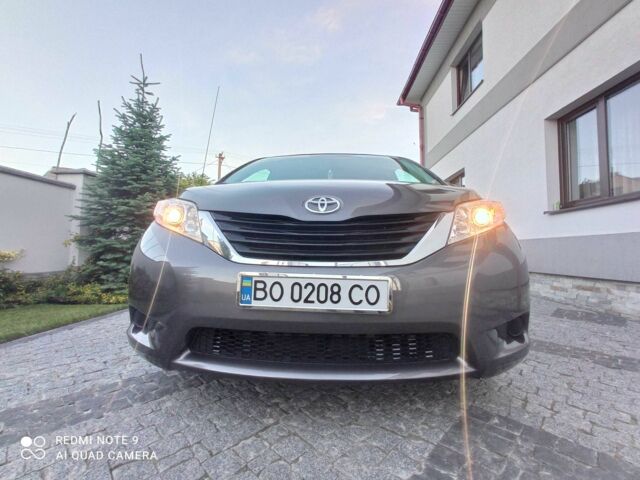 Серый Тойота Сиенна, объемом двигателя 3.5 л и пробегом 180 тыс. км за 17229 $, фото 2 на Automoto.ua